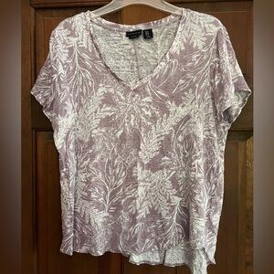 Tahari Short Sleeve V-Neck top, Size 1X